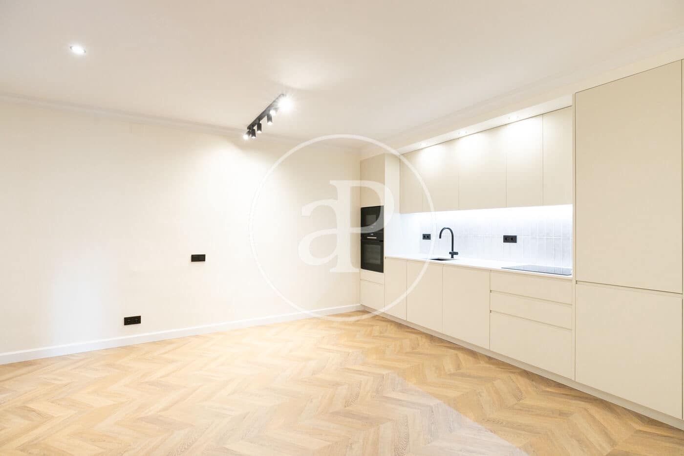 3 bedroom Apartment for sale in Barcelona city - € 650,000 (Ref: 9353606)