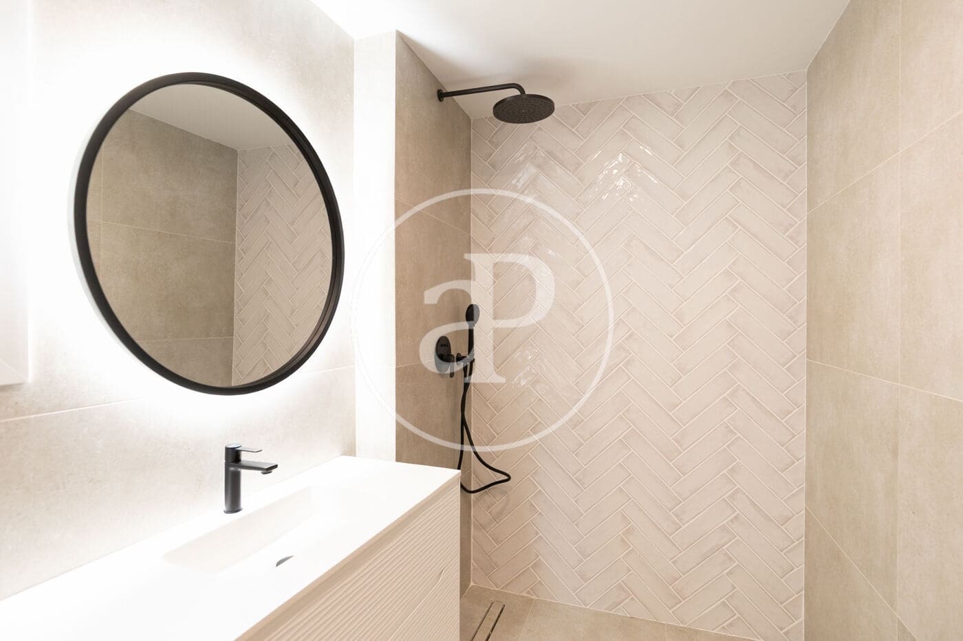 3 bedroom Apartment for sale in Barcelona city - € 650,000 (Ref: 9353606)