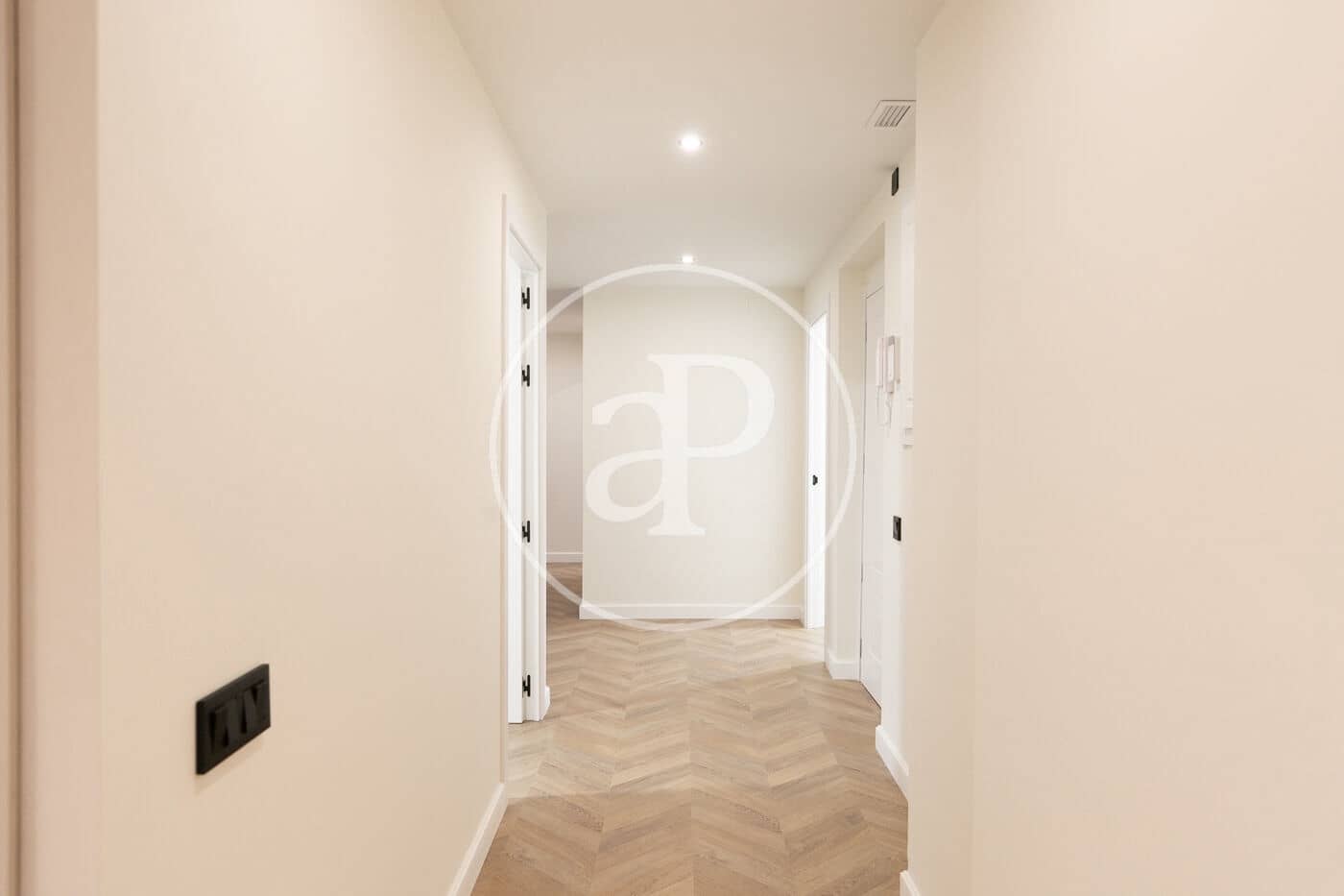 3 bedroom Apartment for sale in Barcelona city - € 650,000 (Ref: 9353606)