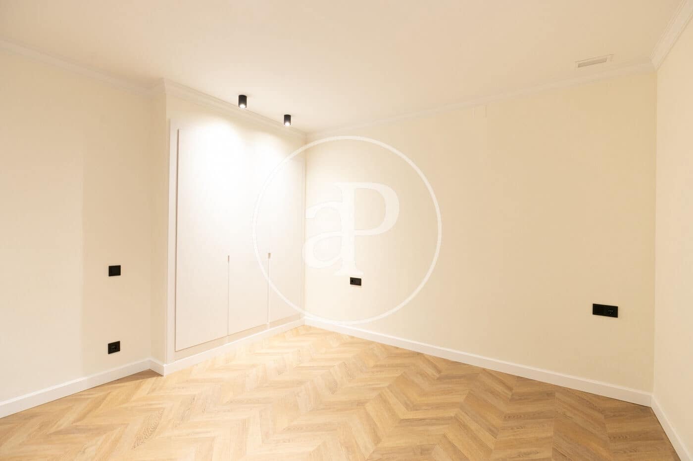 3 bedroom Apartment for sale in Barcelona city - € 650,000 (Ref: 9353606)