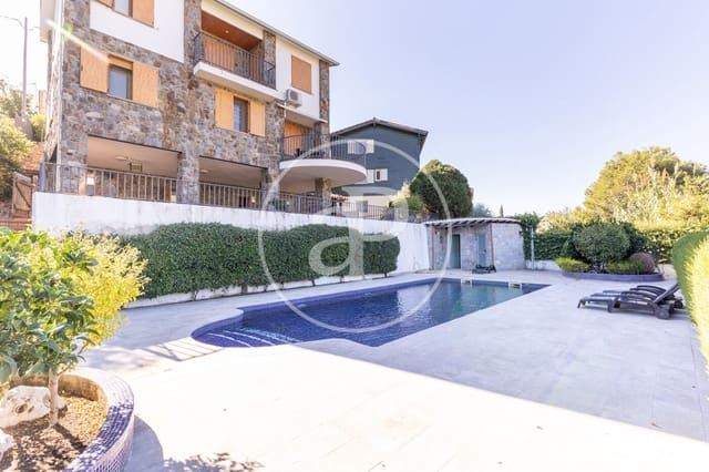 5 soveværelse Villa til salg i Castellar del Vallès med swimmingpool - € 680.000 (Ref: 9353607)