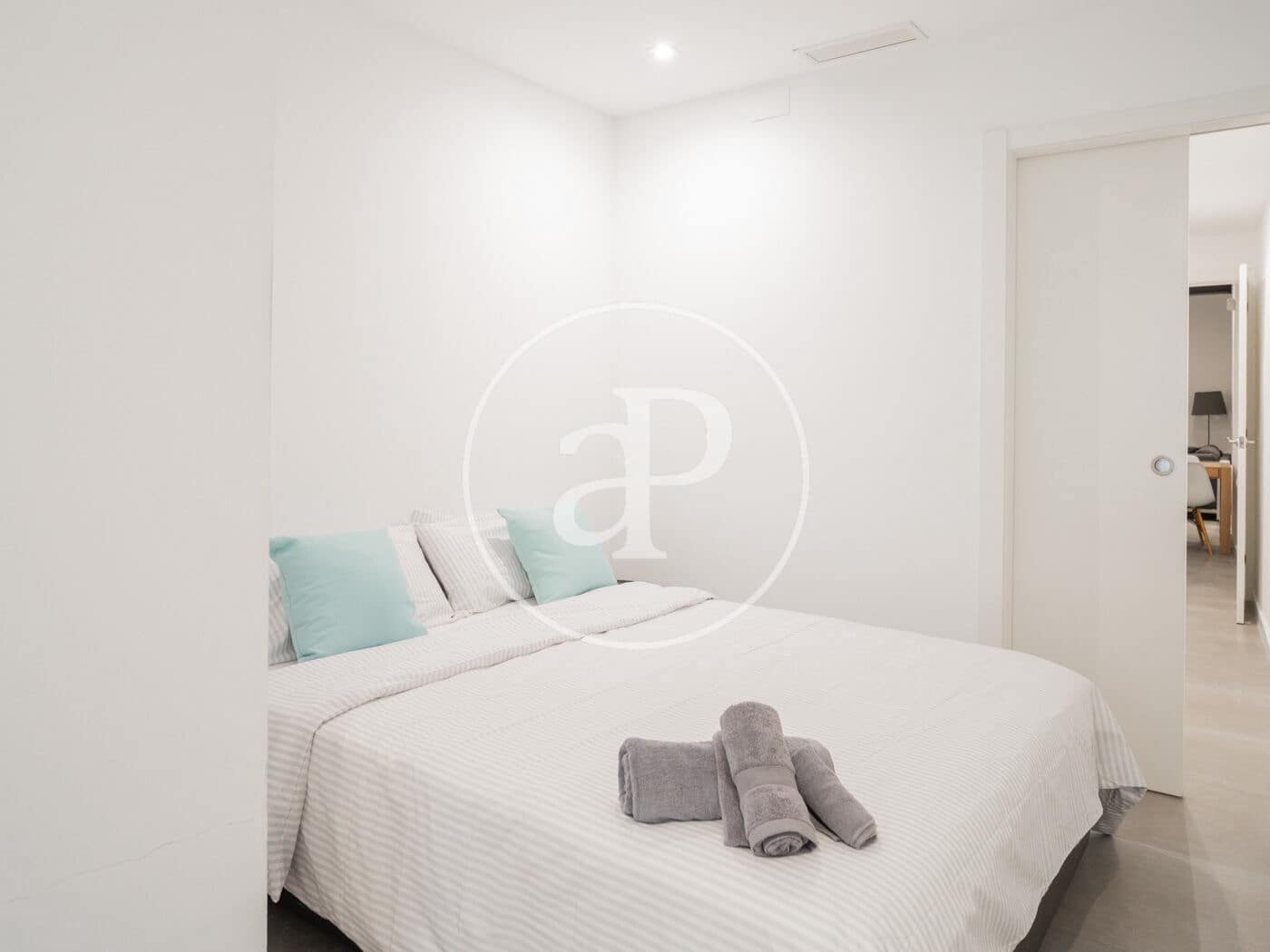 2 slaapkamer Appartement te huur in Barcelona stad - € 1.850 (Ref: 9359572)