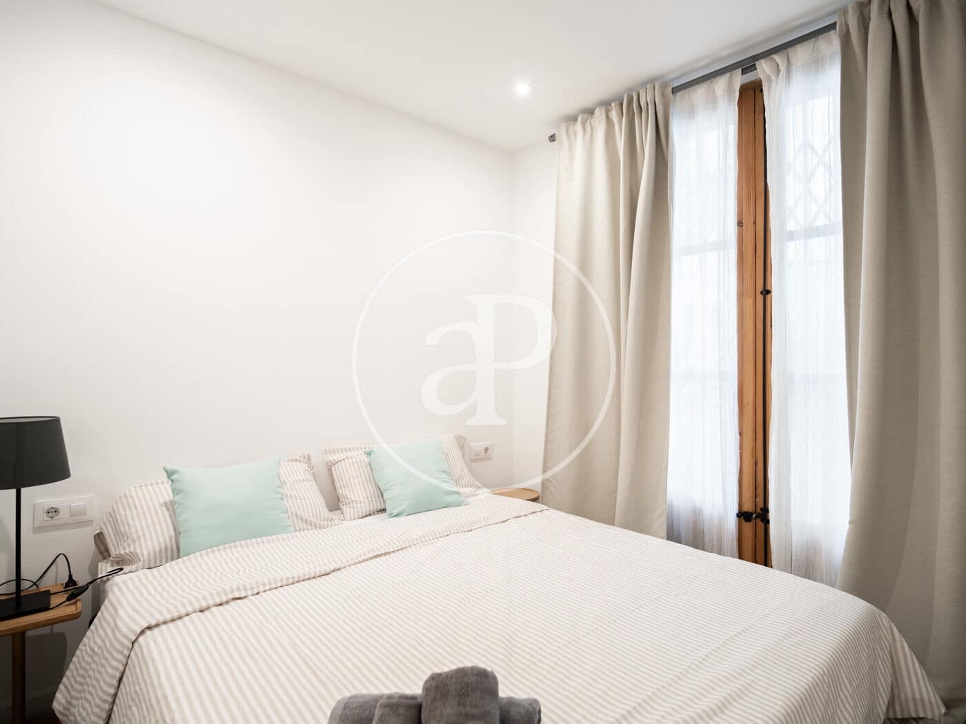2 slaapkamer Appartement te huur in Barcelona stad - € 1.850 (Ref: 9359572)