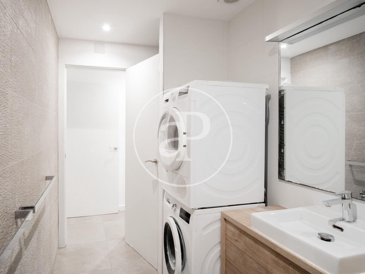 2 slaapkamer Appartement te huur in Barcelona stad - € 1.850 (Ref: 9359572)