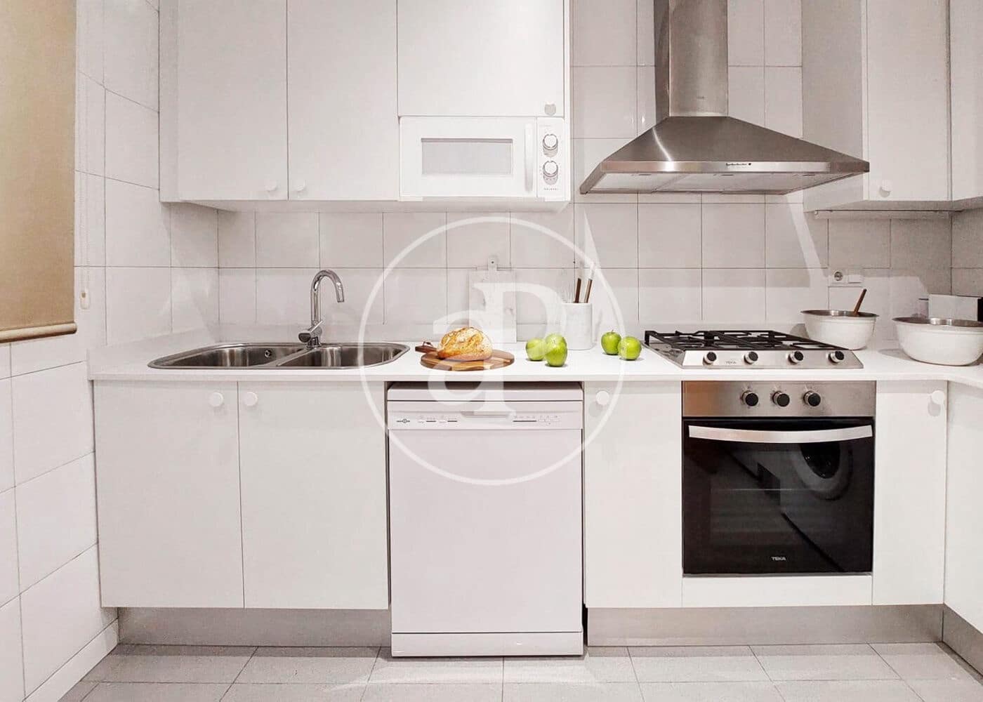 2 slaapkamer Appartement te huur in Barcelona stad - € 2.700 (Ref: 9359579)