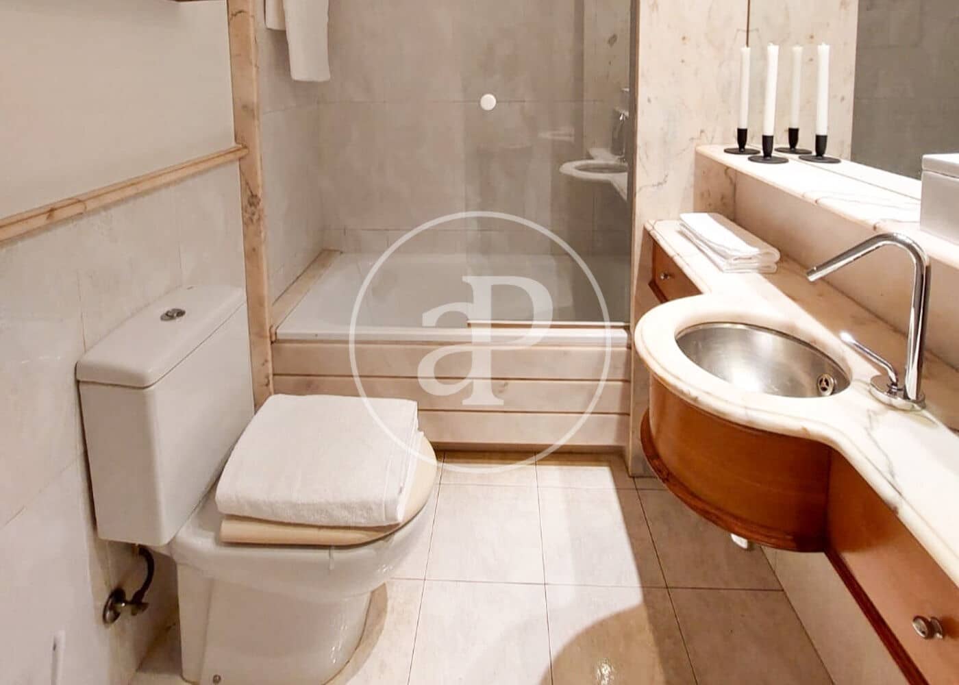 2 slaapkamer Appartement te huur in Barcelona stad - € 2.700 (Ref: 9359579)