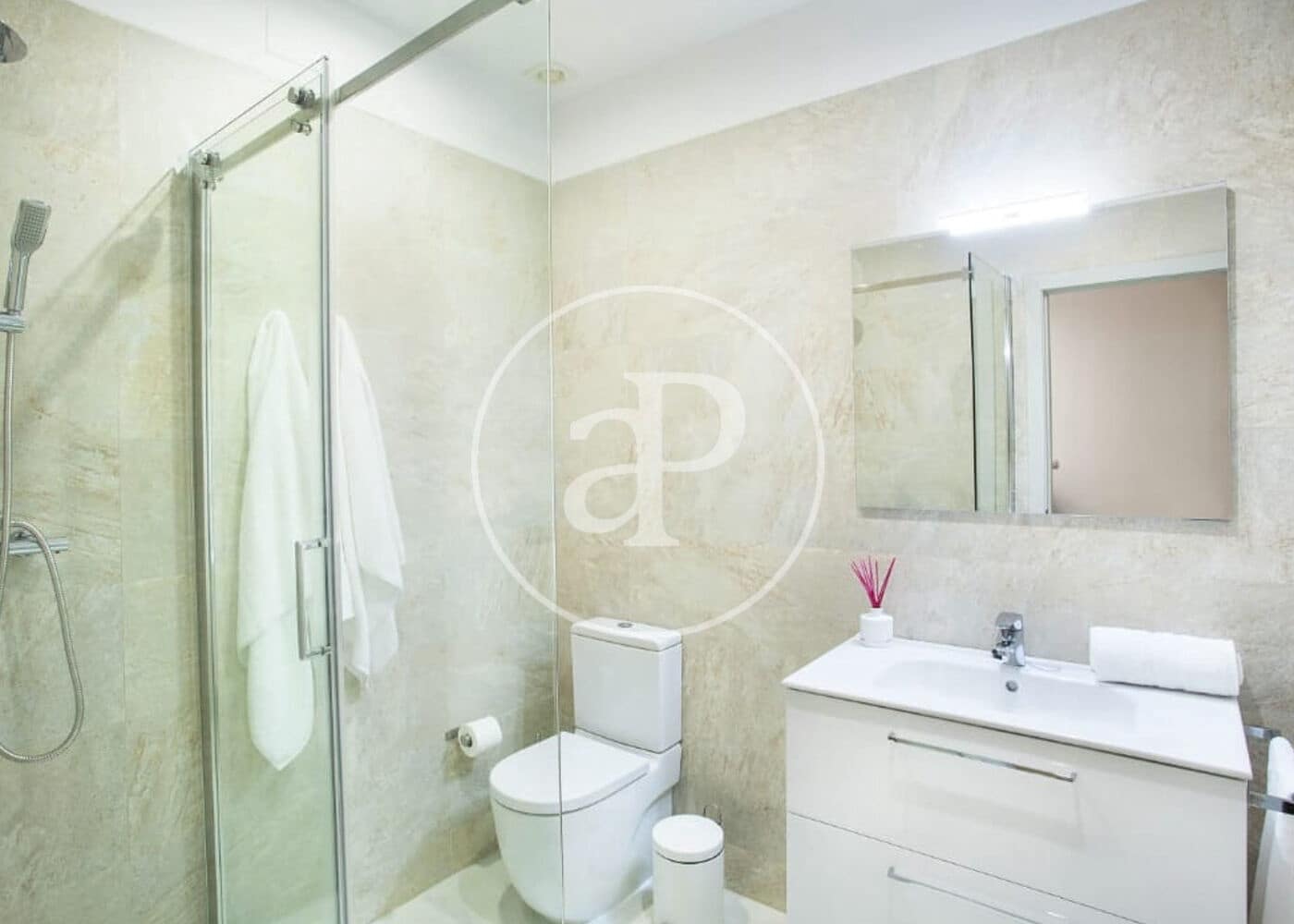 2 soverom Leilighet til leie i Barcelona by - € 2 990 (Ref: 9359581)