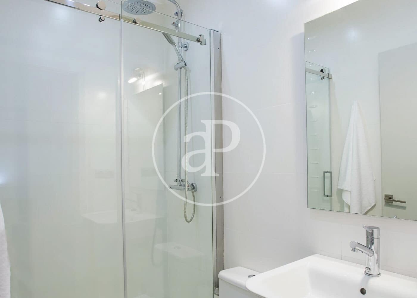 2 soverom Leilighet til leie i Barcelona by - € 2 990 (Ref: 9359581)