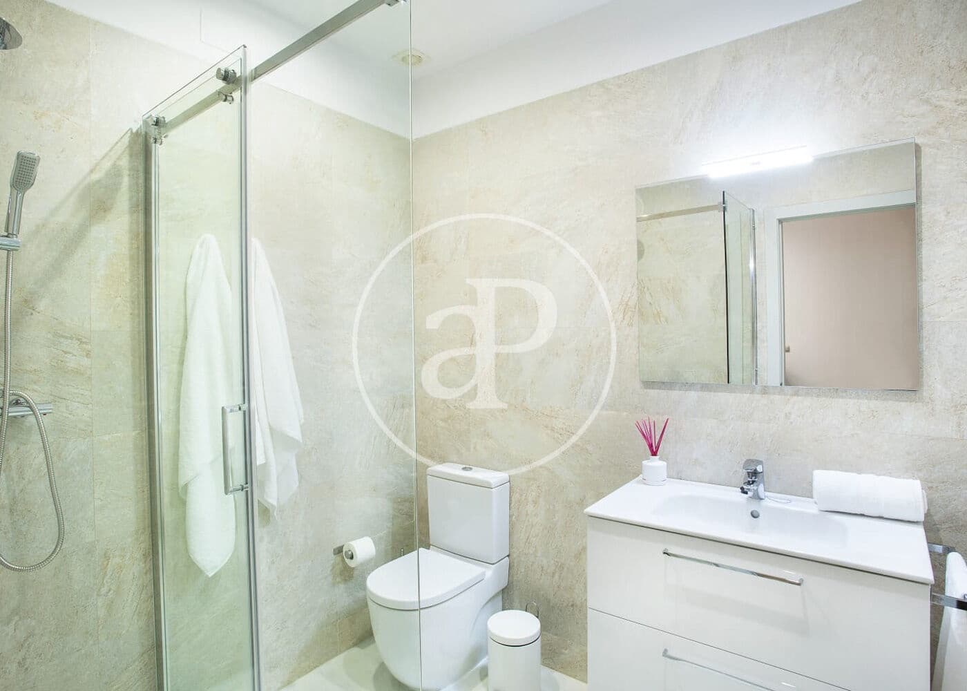 2 soverom Leilighet til leie i Barcelona by - € 2 990 (Ref: 9359581)