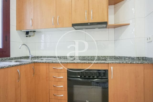 3 soveværelse Lejlighed til salg i Sant Antoni, Barcelona by - € 590.000 (Ref: 9359582)