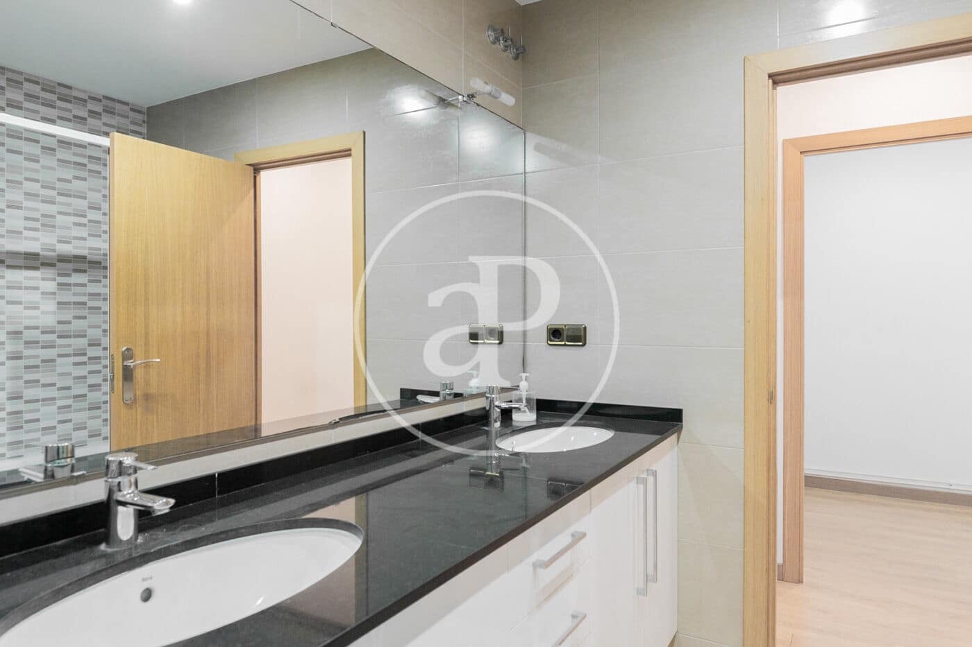 5 soveværelse Lejlighed til salg i Barcelona by - € 1.160.000 (Ref: 9362619)