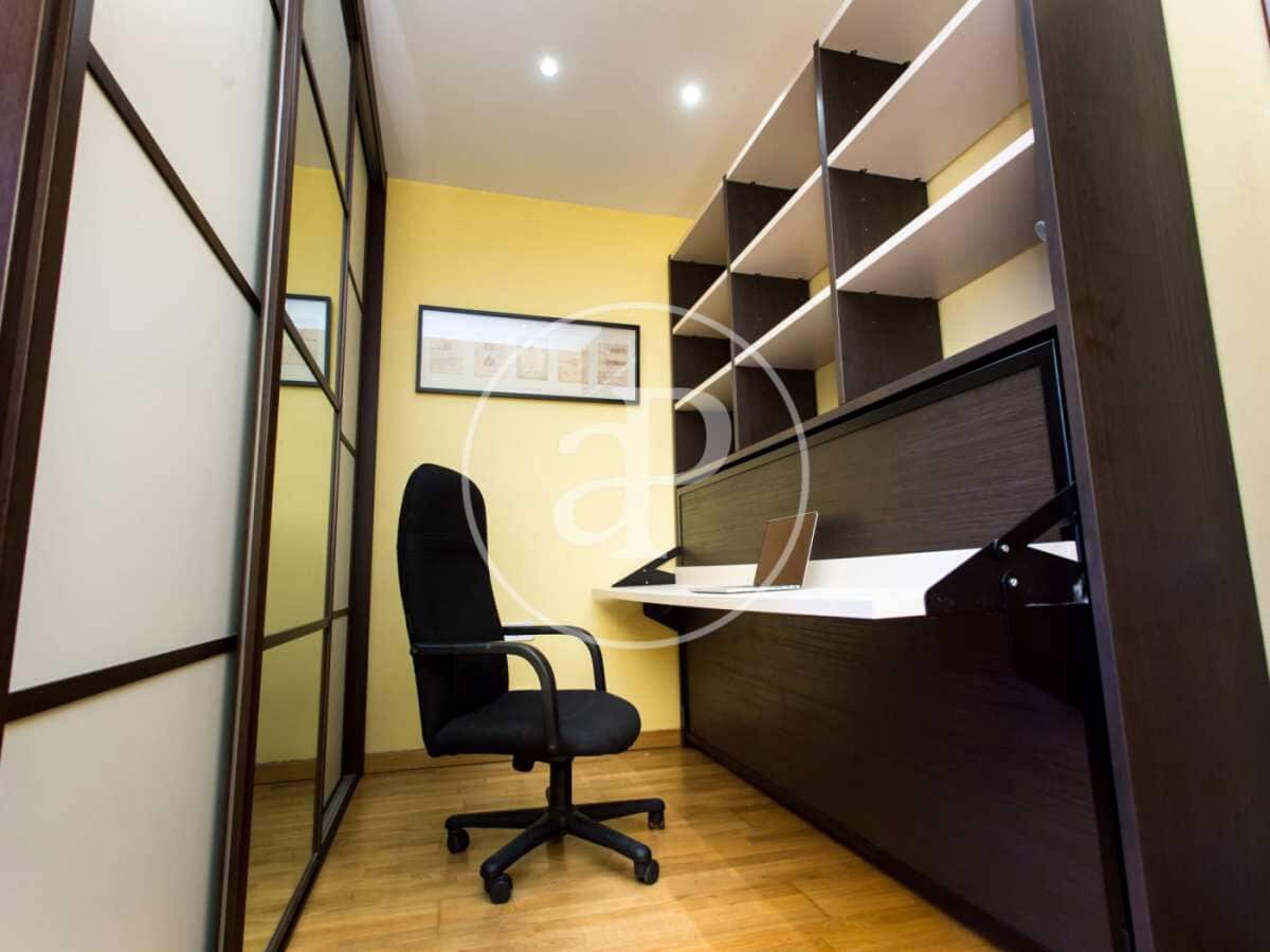 2 slaapkamer Appartement te huur in Barcelona stad - € 2.130 (Ref: 9362626)