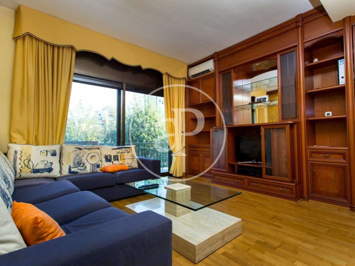 2 slaapkamer Appartement te huur in Barcelona stad - € 2.130 (Ref: 9362626)