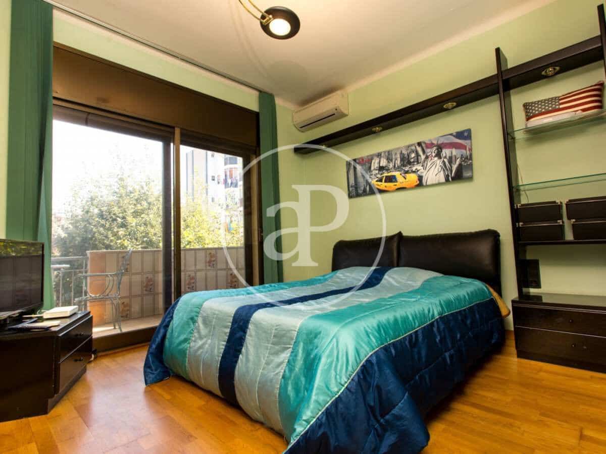 2 slaapkamer Appartement te huur in Barcelona stad - € 2.130 (Ref: 9362626)