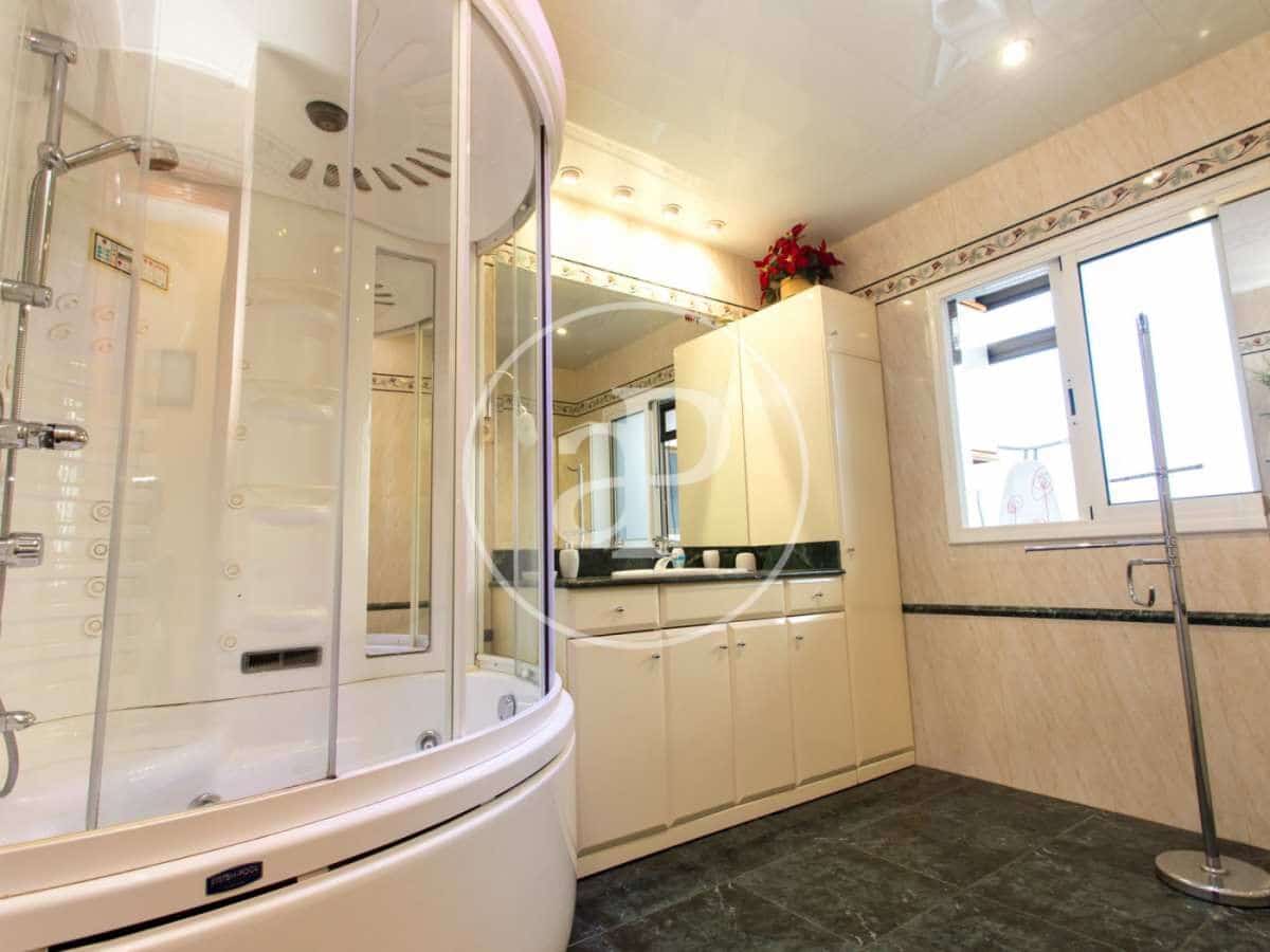 2 slaapkamer Appartement te huur in Barcelona stad - € 2.130 (Ref: 9362626)