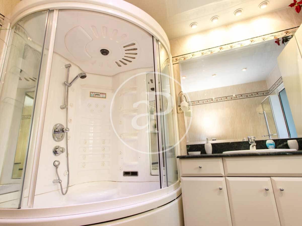 2 slaapkamer Appartement te huur in Barcelona stad - € 2.130 (Ref: 9362626)