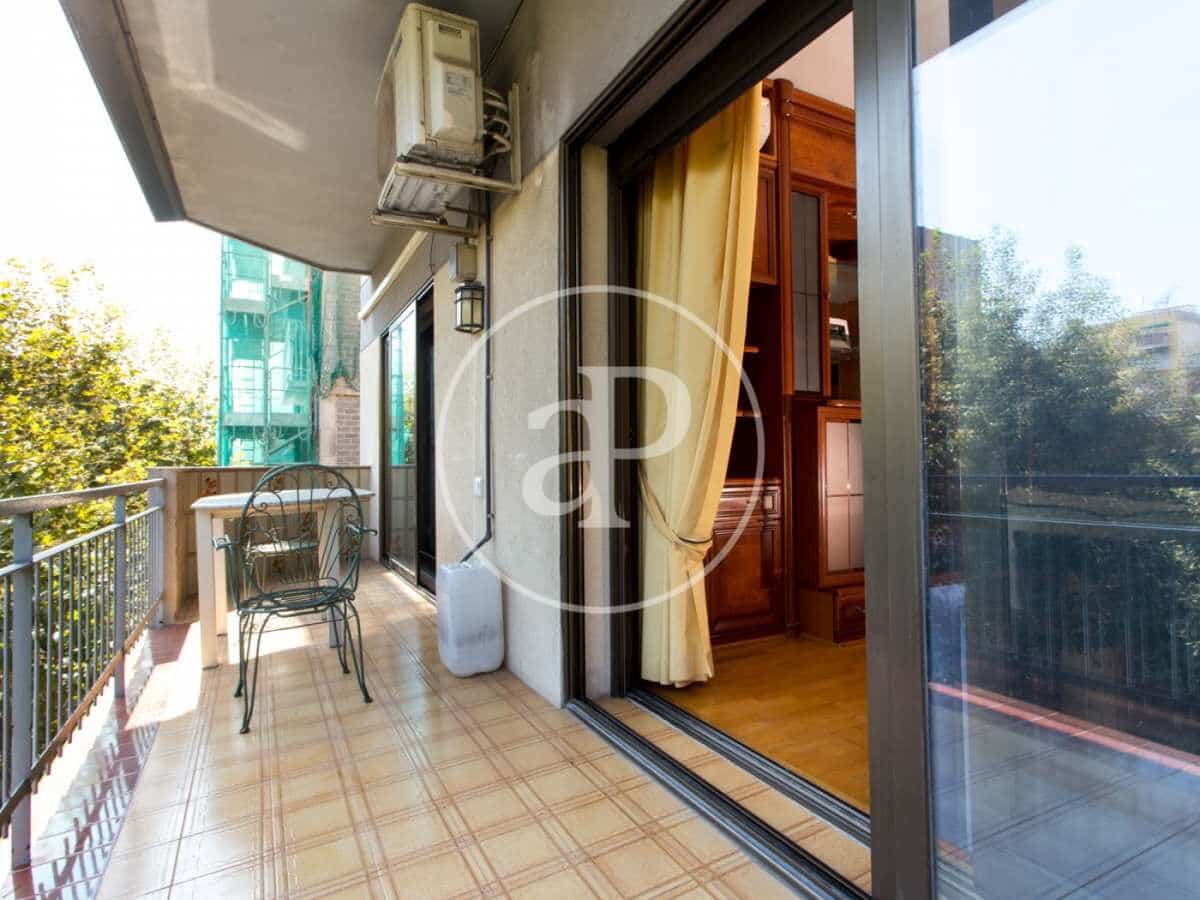 2 slaapkamer Appartement te huur in Barcelona stad - € 2.130 (Ref: 9362626)