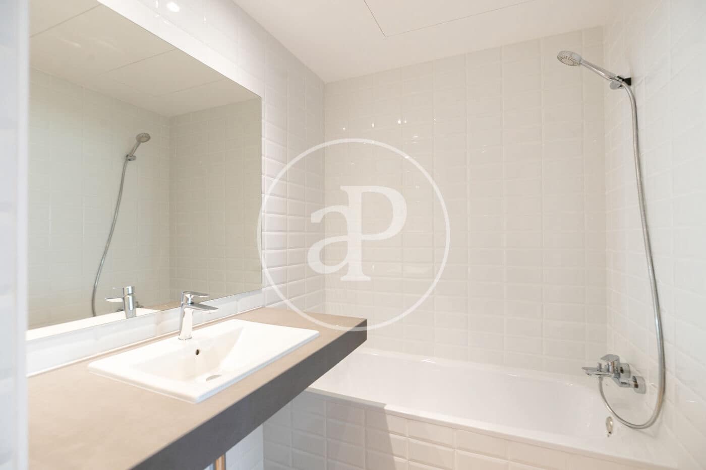 3 makuuhuone Kattohuoneisto vuokrattavana paikassa Esplugues de Llobregat - 3 500 € (Ref: 9367491)