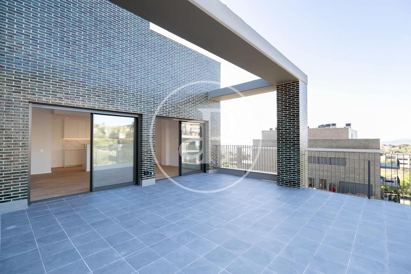 3 makuuhuone Kattohuoneisto vuokrattavana paikassa Esplugues de Llobregat - 3 500 € (Ref: 9367491)