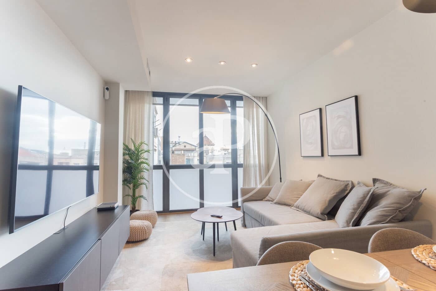 2 bedroom Apartment for rent in Barcelona city - € 2,100 (Ref: 9372001)