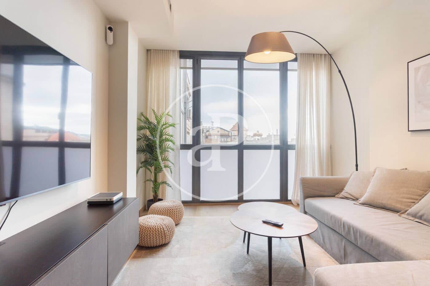 2 bedroom Apartment for rent in Barcelona city - € 2,100 (Ref: 9372001)