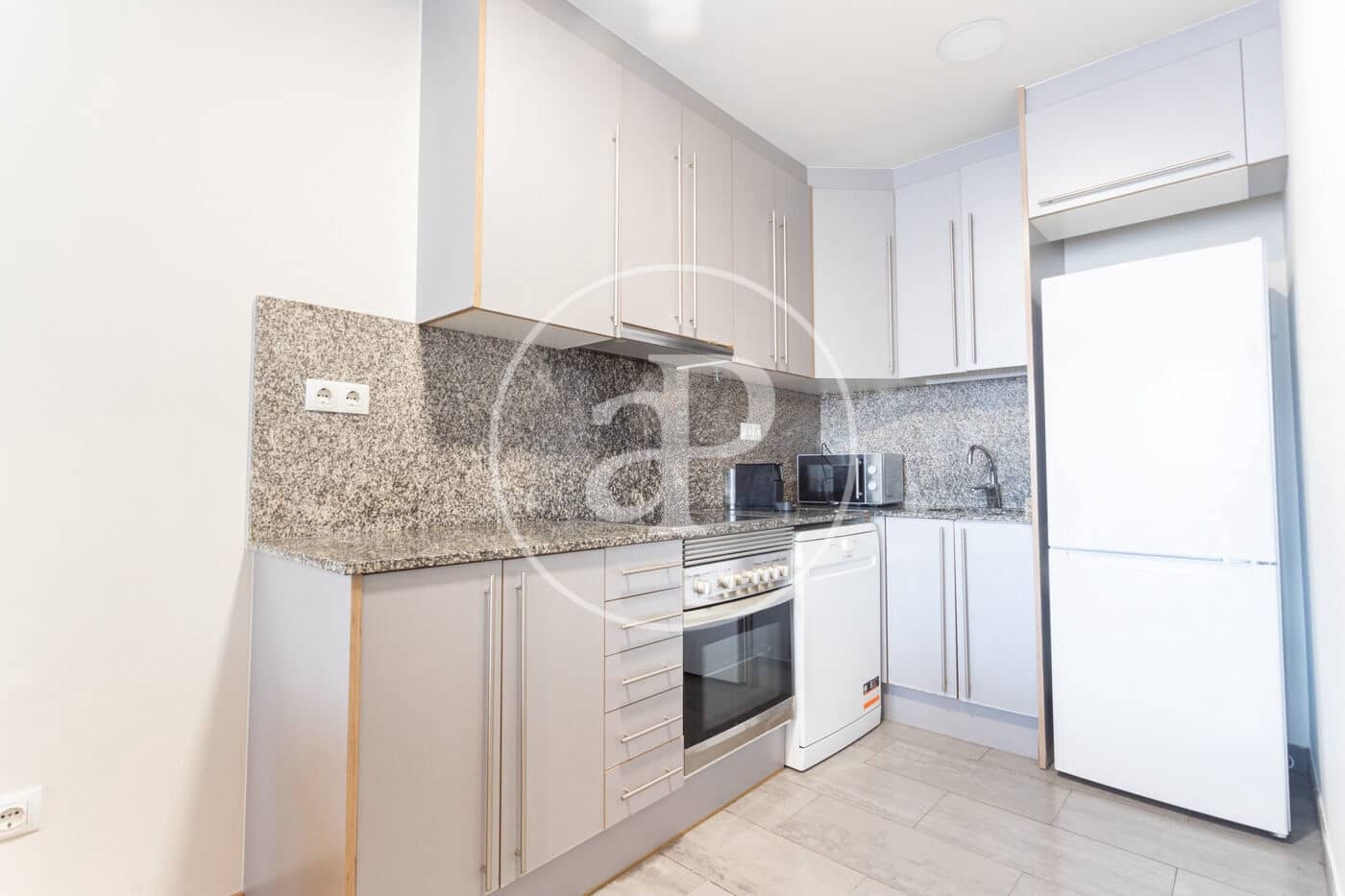 2 bedroom Apartment for rent in Barcelona city - € 2,100 (Ref: 9372001)