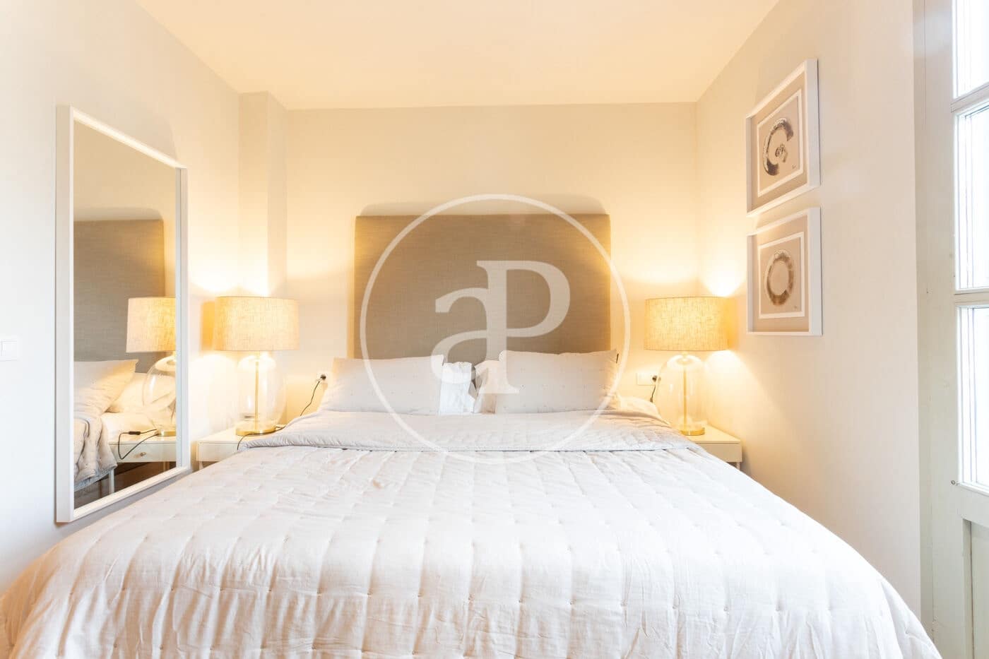 2 bedroom Apartment for rent in Barcelona city - € 2,100 (Ref: 9372001)