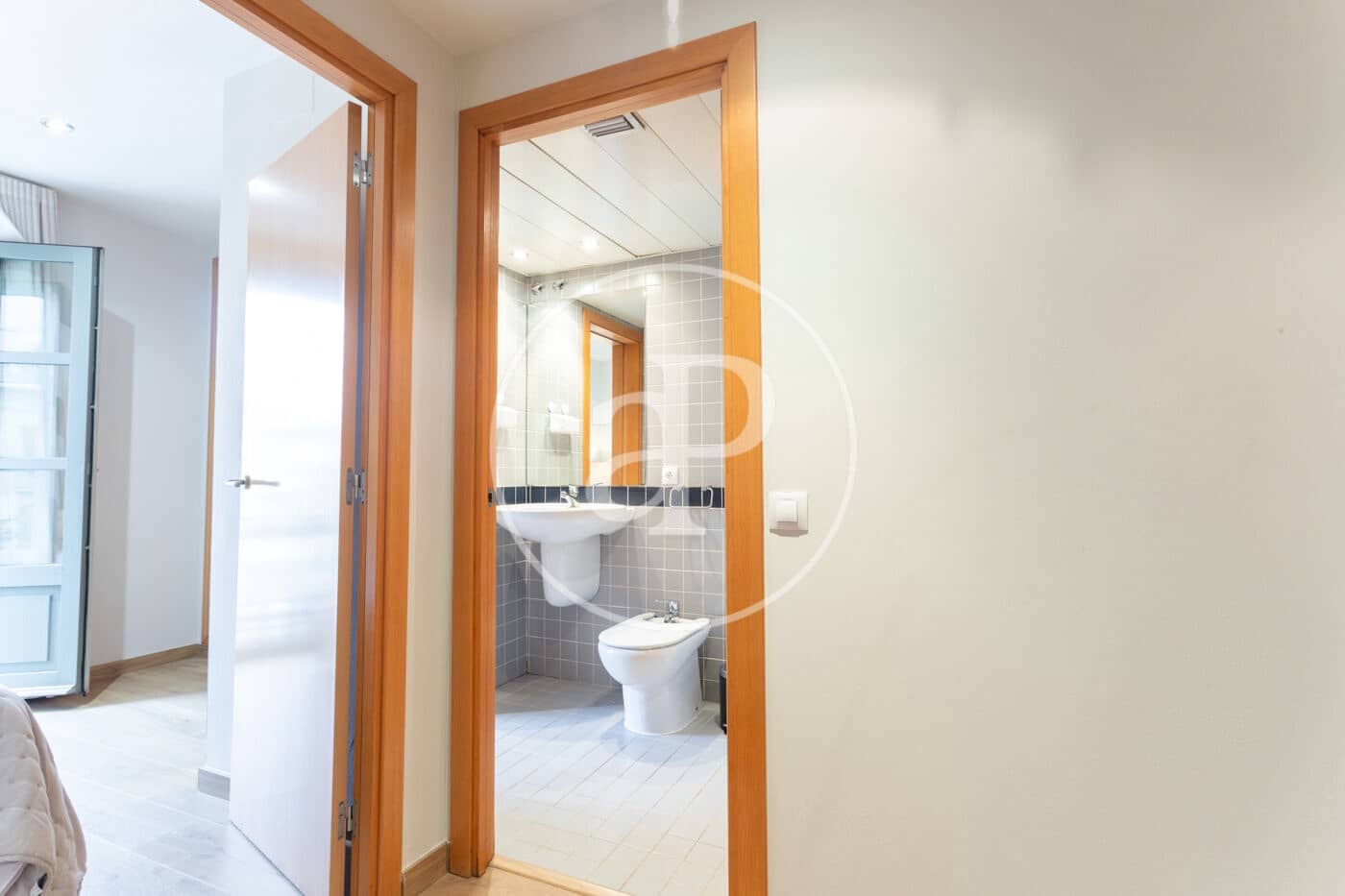 2 bedroom Apartment for rent in Barcelona city - € 2,100 (Ref: 9372001)