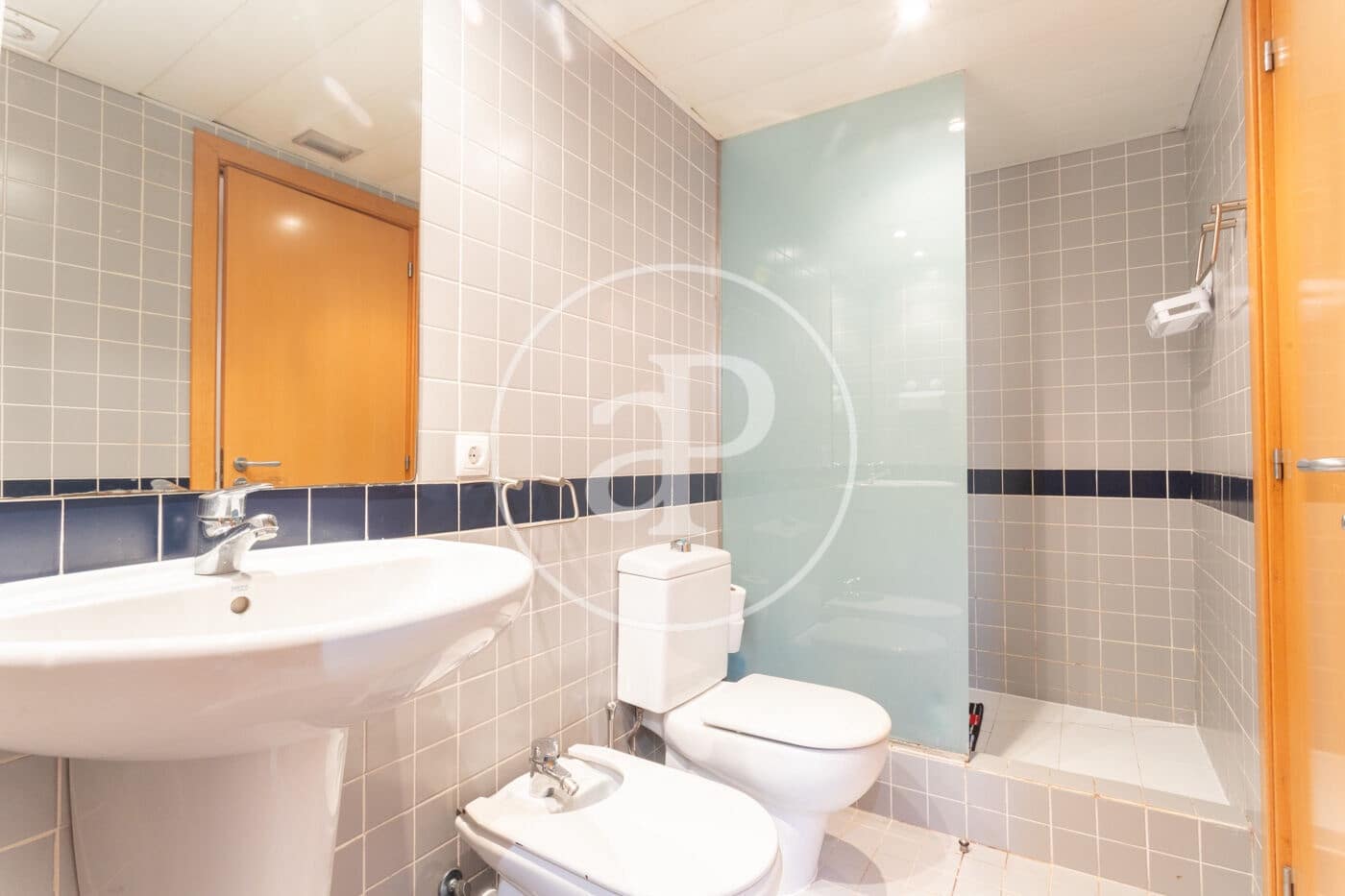 2 bedroom Apartment for rent in Barcelona city - € 2,100 (Ref: 9372001)
