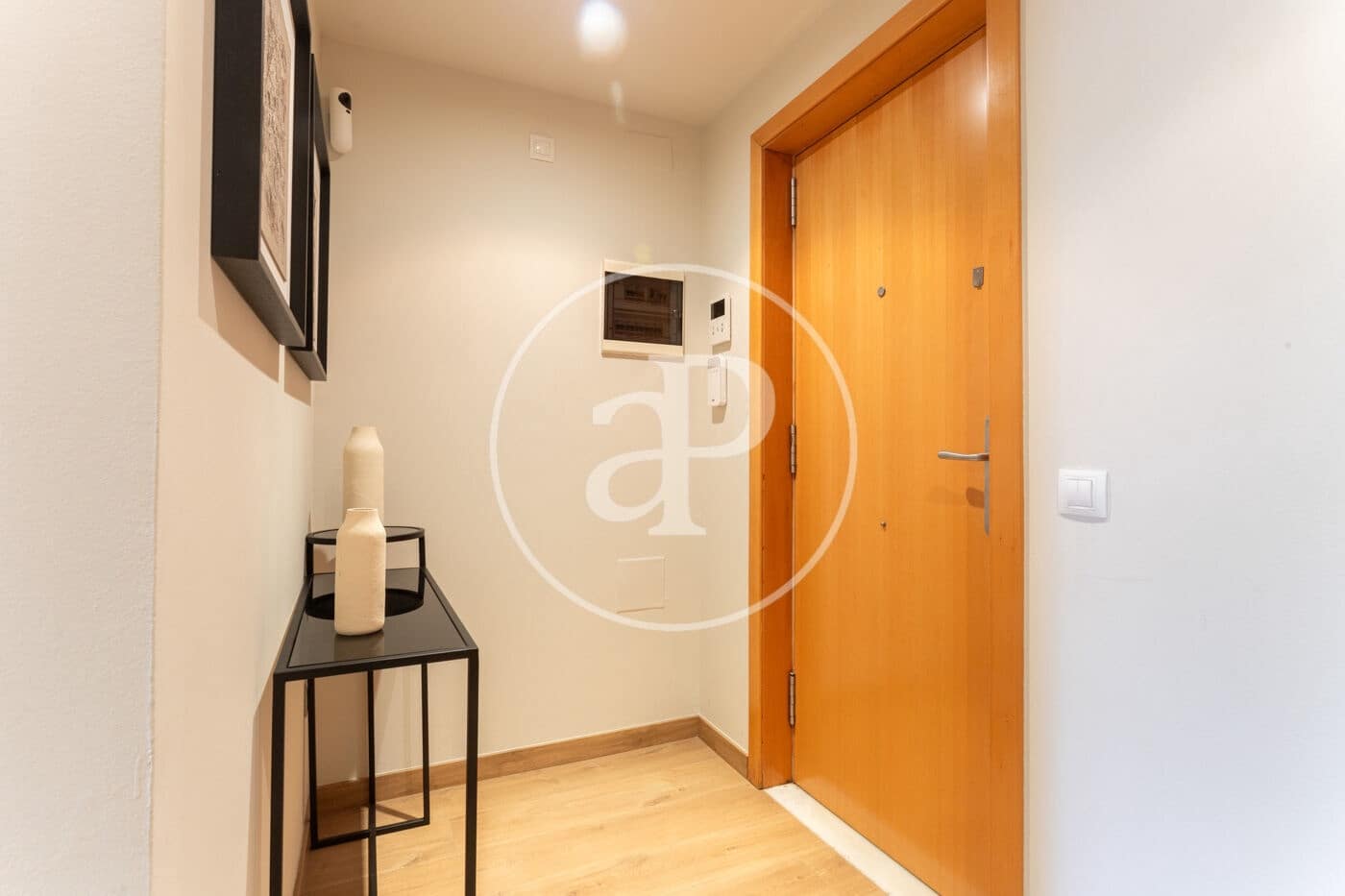 2 bedroom Apartment for rent in Barcelona city - € 2,100 (Ref: 9372001)