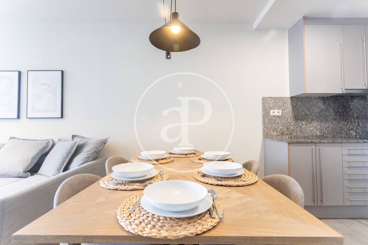 2 bedroom Apartment for rent in Barcelona city - € 2,100 (Ref: 9372001)