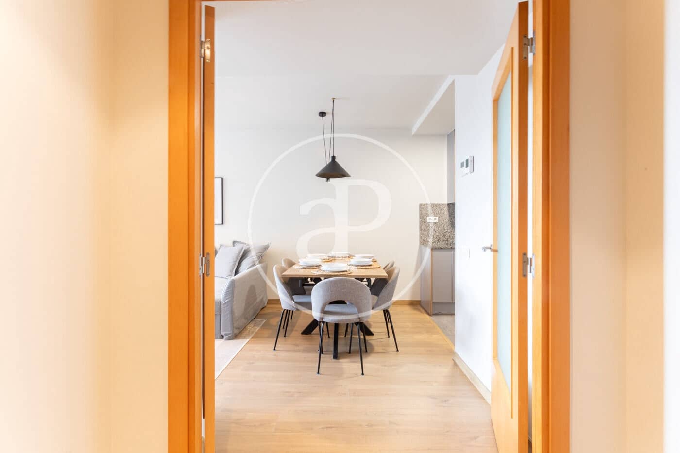 2 bedroom Apartment for rent in Barcelona city - € 2,100 (Ref: 9372001)