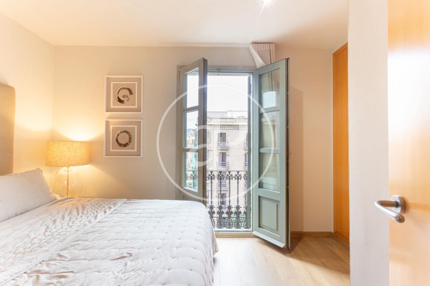 2 bedroom Apartment for rent in Barcelona city - € 2,100 (Ref: 9372001)