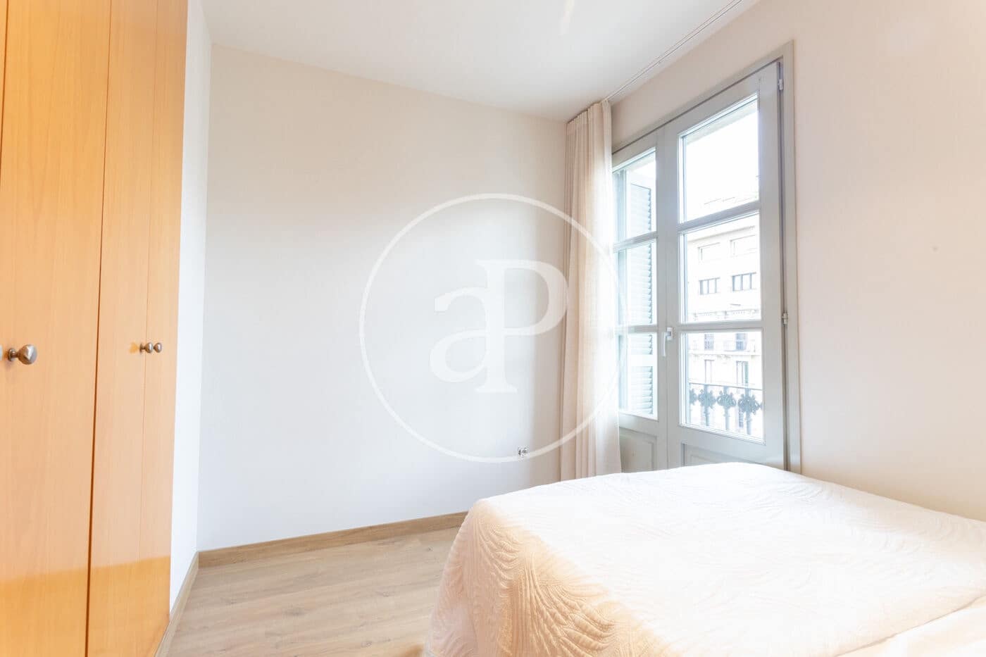 2 bedroom Apartment for rent in Barcelona city - € 2,100 (Ref: 9372001)