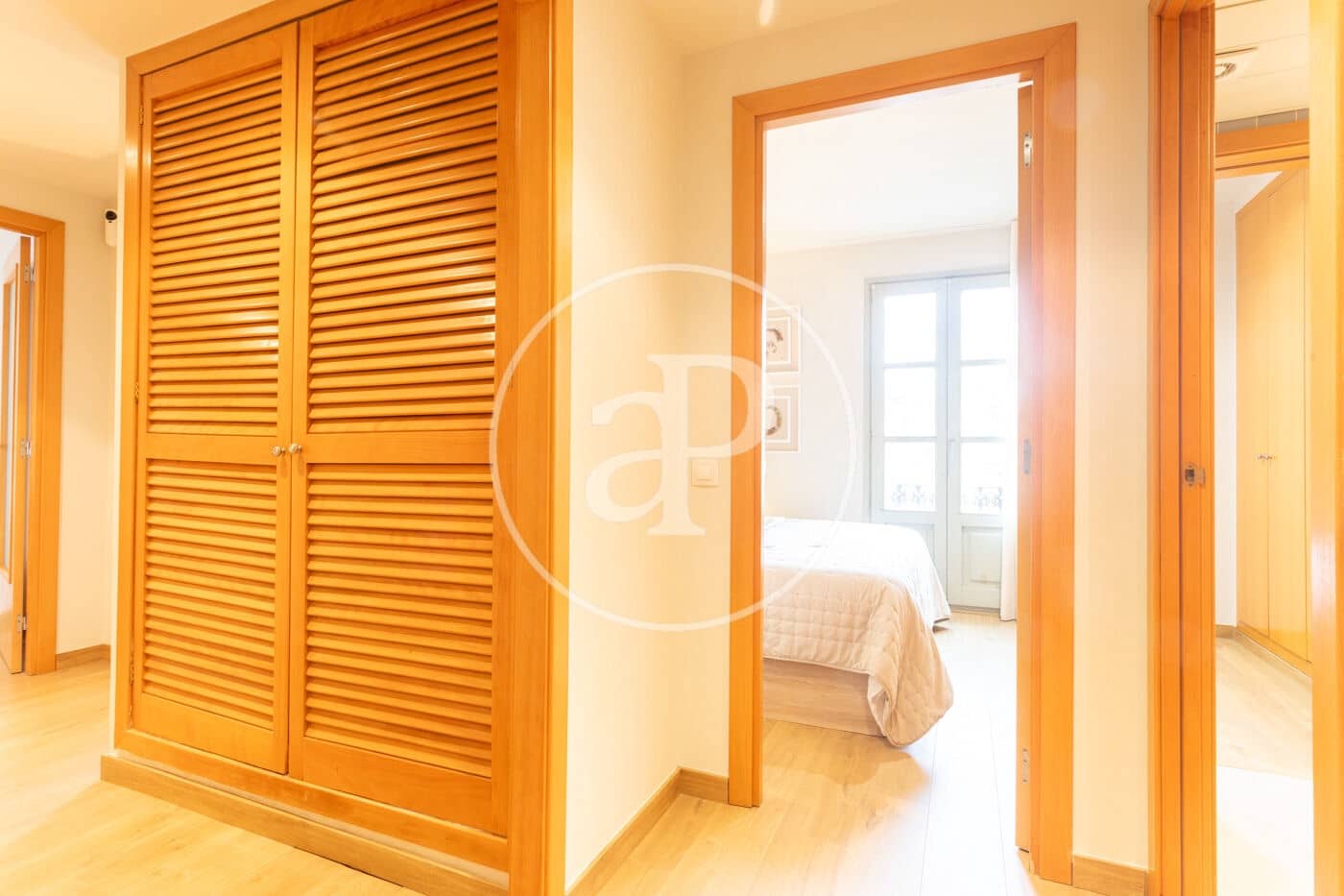 2 bedroom Apartment for rent in Barcelona city - € 2,100 (Ref: 9372001)