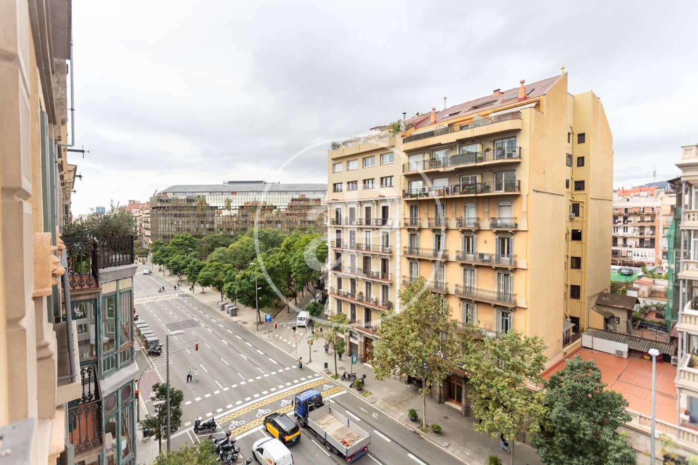 2 bedroom Apartment for rent in Barcelona city - € 2,100 (Ref: 9372001)