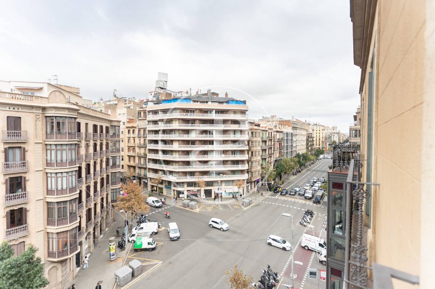 2 bedroom Apartment for rent in Barcelona city - € 2,100 (Ref: 9372001)