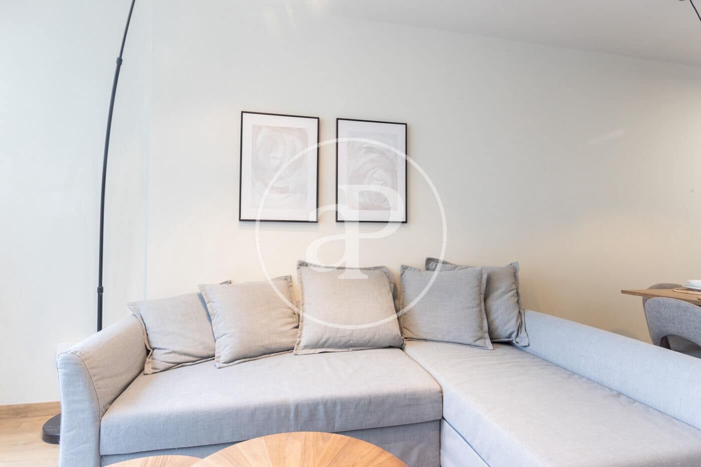 2 bedroom Apartment for rent in Barcelona city - € 2,100 (Ref: 9372001)