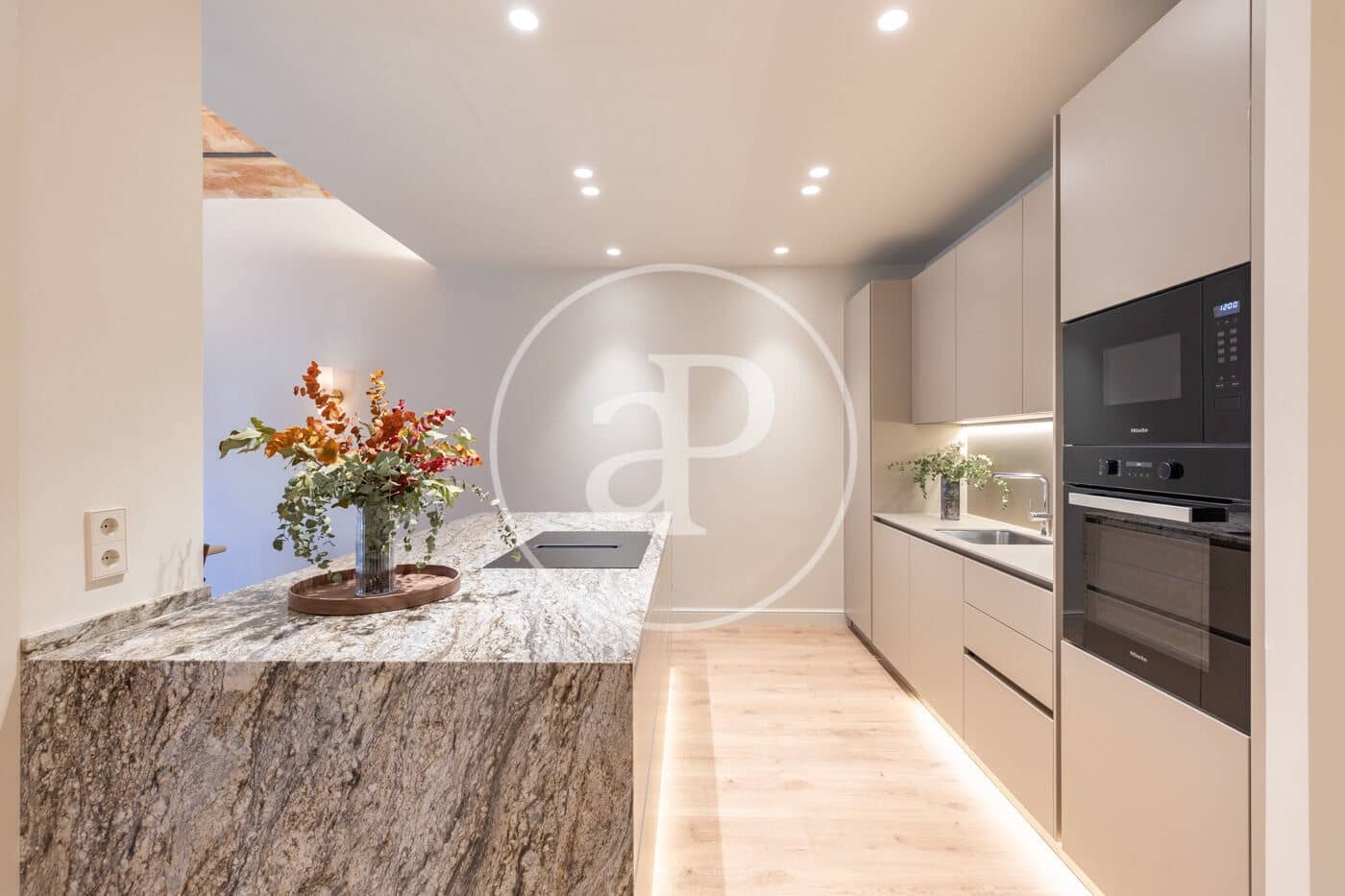 4 bedroom Apartment for sale in Barcelona city - € 1,720,000 (Ref: 9372002)