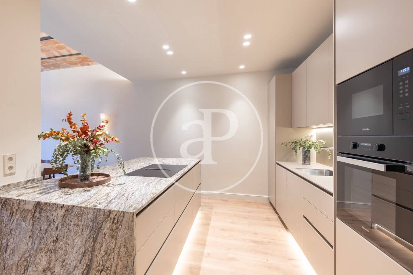 4 bedroom Apartment for sale in Barcelona city - € 1,720,000 (Ref: 9372002)