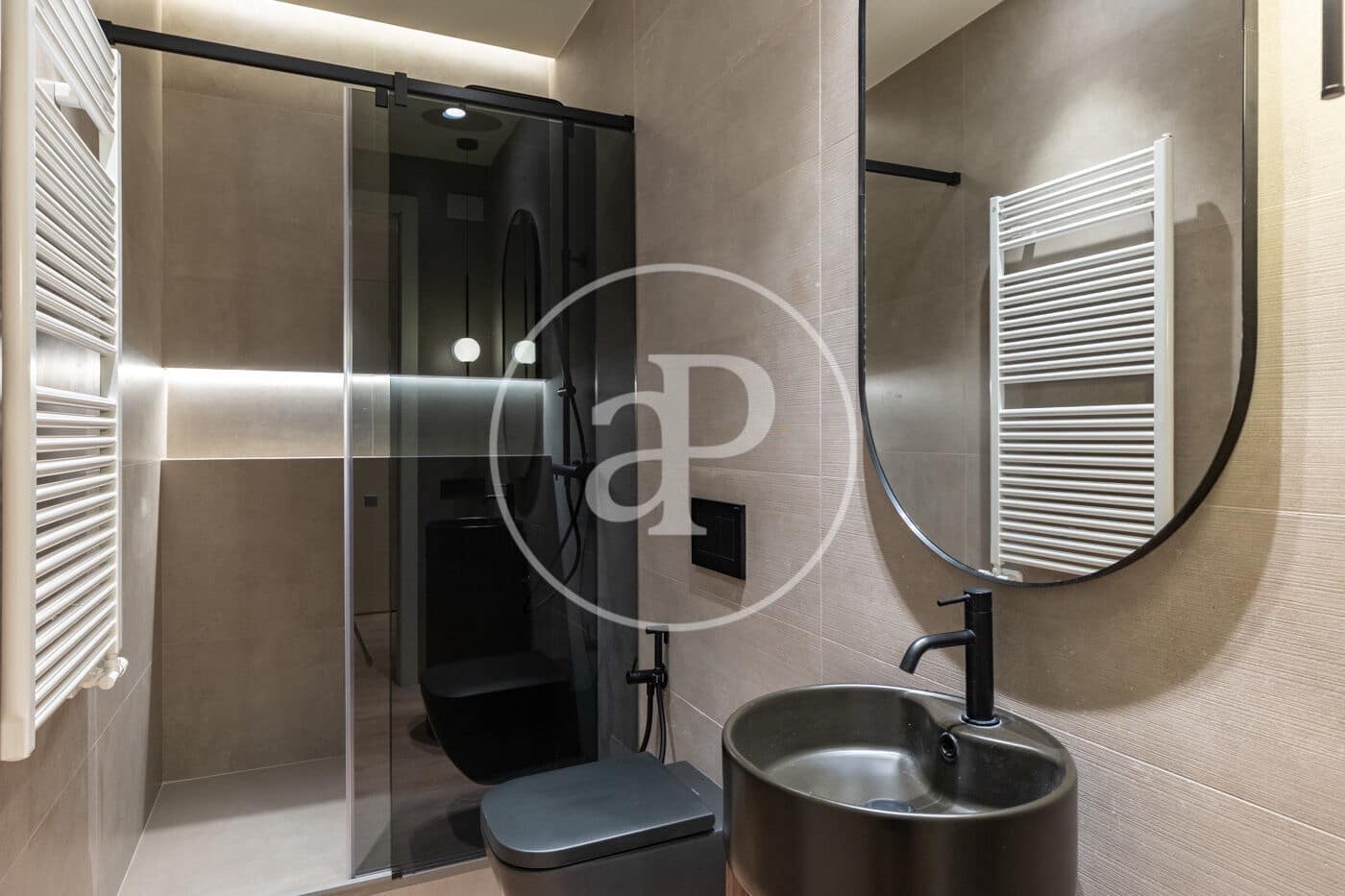4 bedroom Apartment for sale in Barcelona city - € 1,720,000 (Ref: 9372002)