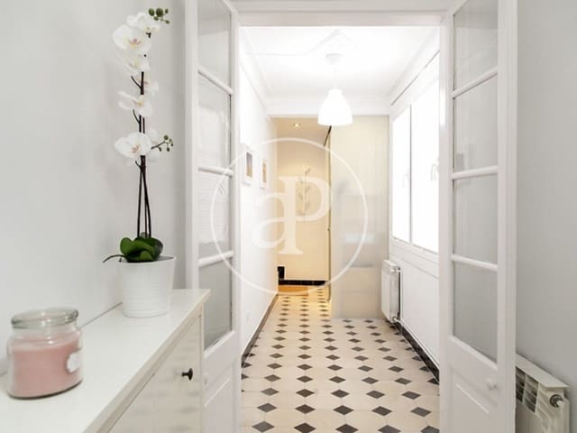 1 slaapkamer Appartement te huur in El Barri Gòtic, Barcelona stad - € 2.100 (Ref: 9375318)