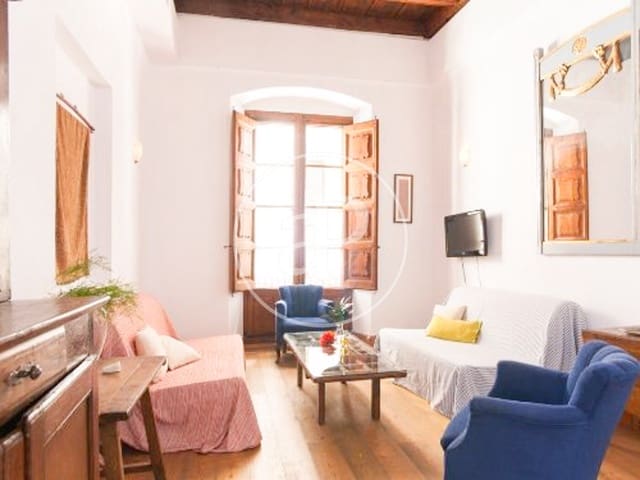 2 soverom Leilighet til leie i El Barri Gòtic, Barcelona by - € 2 350 (Ref: 9375320)
