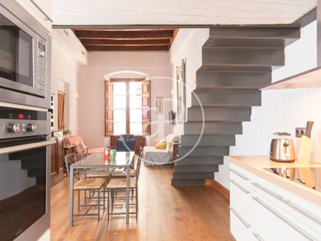 2 soverom Leilighet til leie i El Barri Gòtic, Barcelona by - € 2 350 (Ref: 9375320)