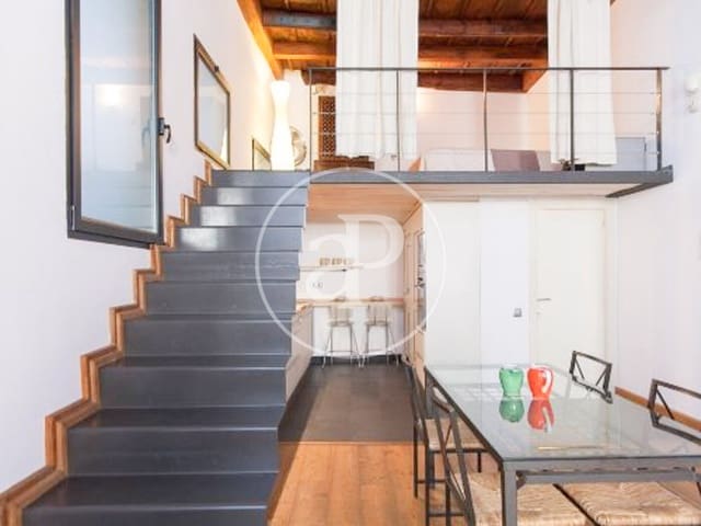 2 soverom Leilighet til leie i El Barri Gòtic, Barcelona by - € 2 350 (Ref: 9375320)