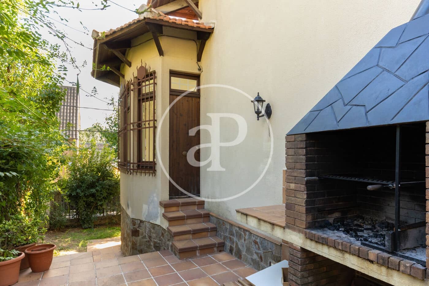 4 Zimmer Villa zu vermieten in Valldoreix mit Pool - 3.980 € (Ref: 9375324)