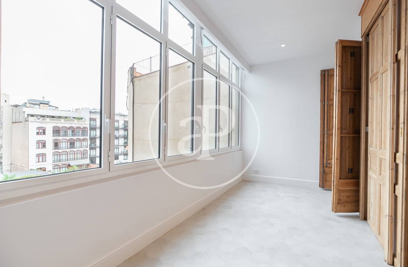 7 soveværelse Lejlighed til leje i Barcelona by - € 8.000 (Ref: 9379006)