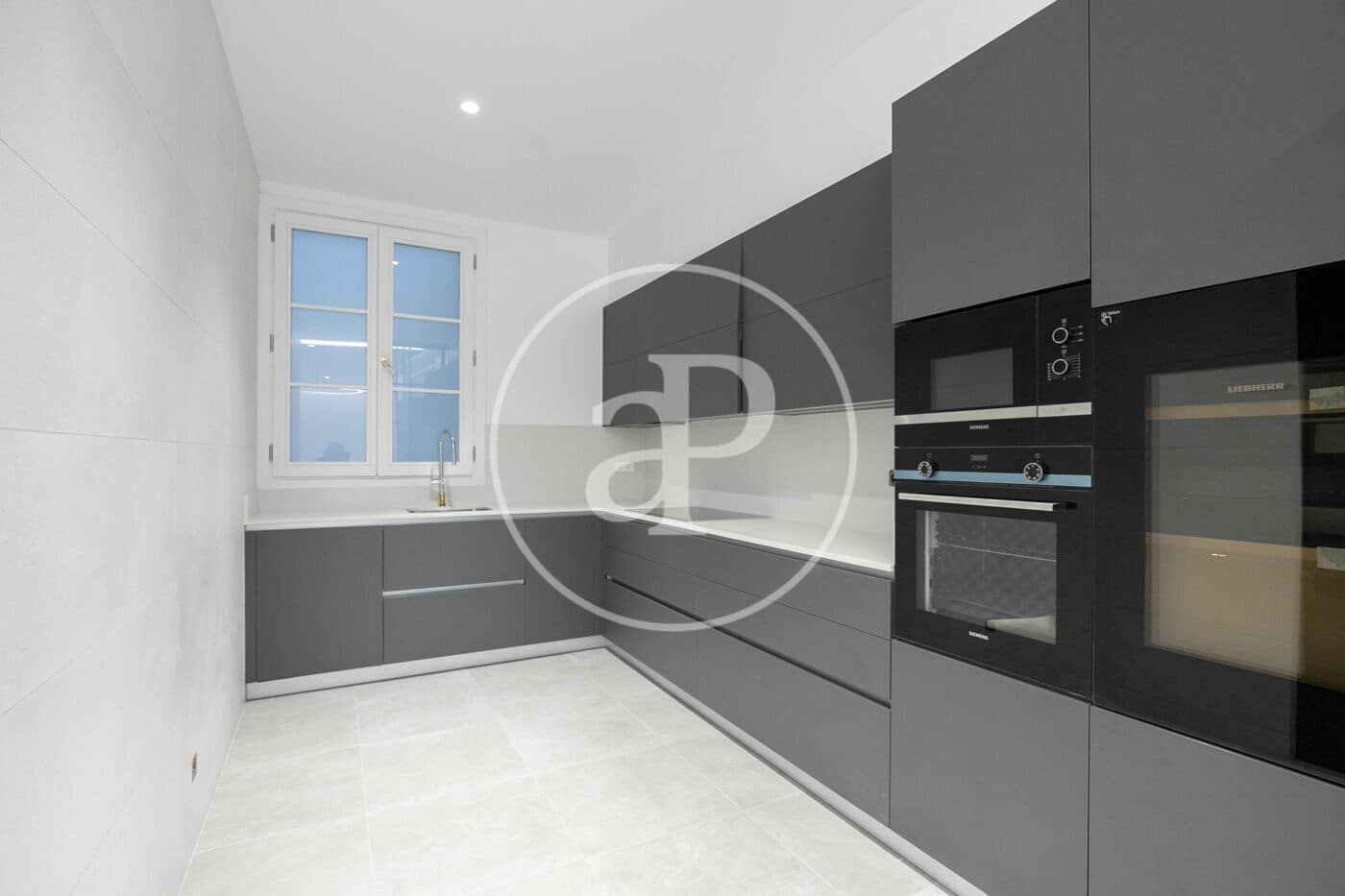 7 soveværelse Lejlighed til leje i Barcelona by - € 8.000 (Ref: 9379006)