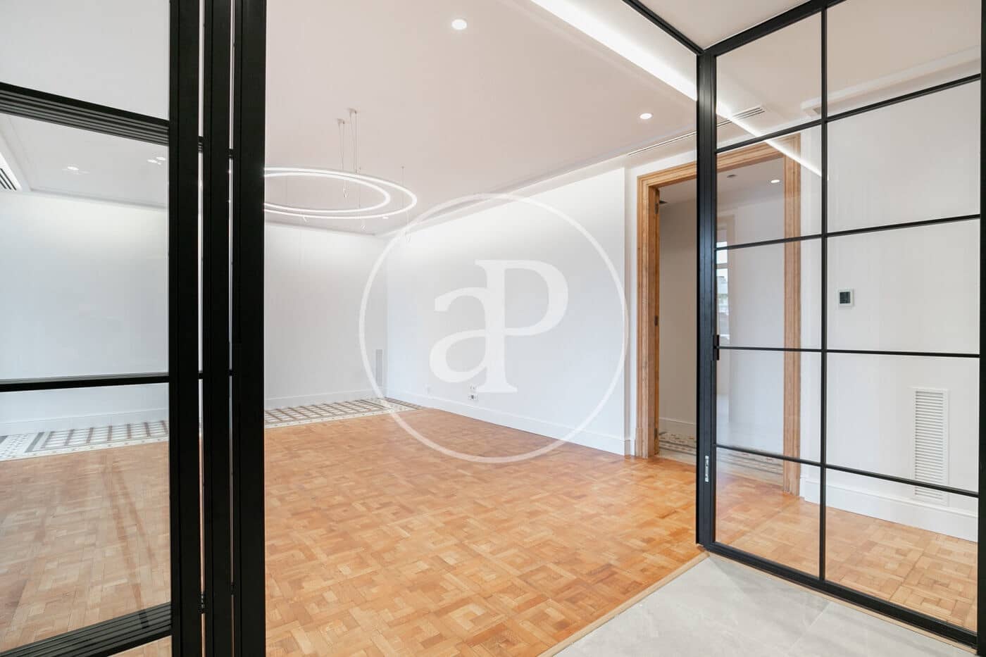 7 soveværelse Lejlighed til leje i Barcelona by - € 8.000 (Ref: 9379006)