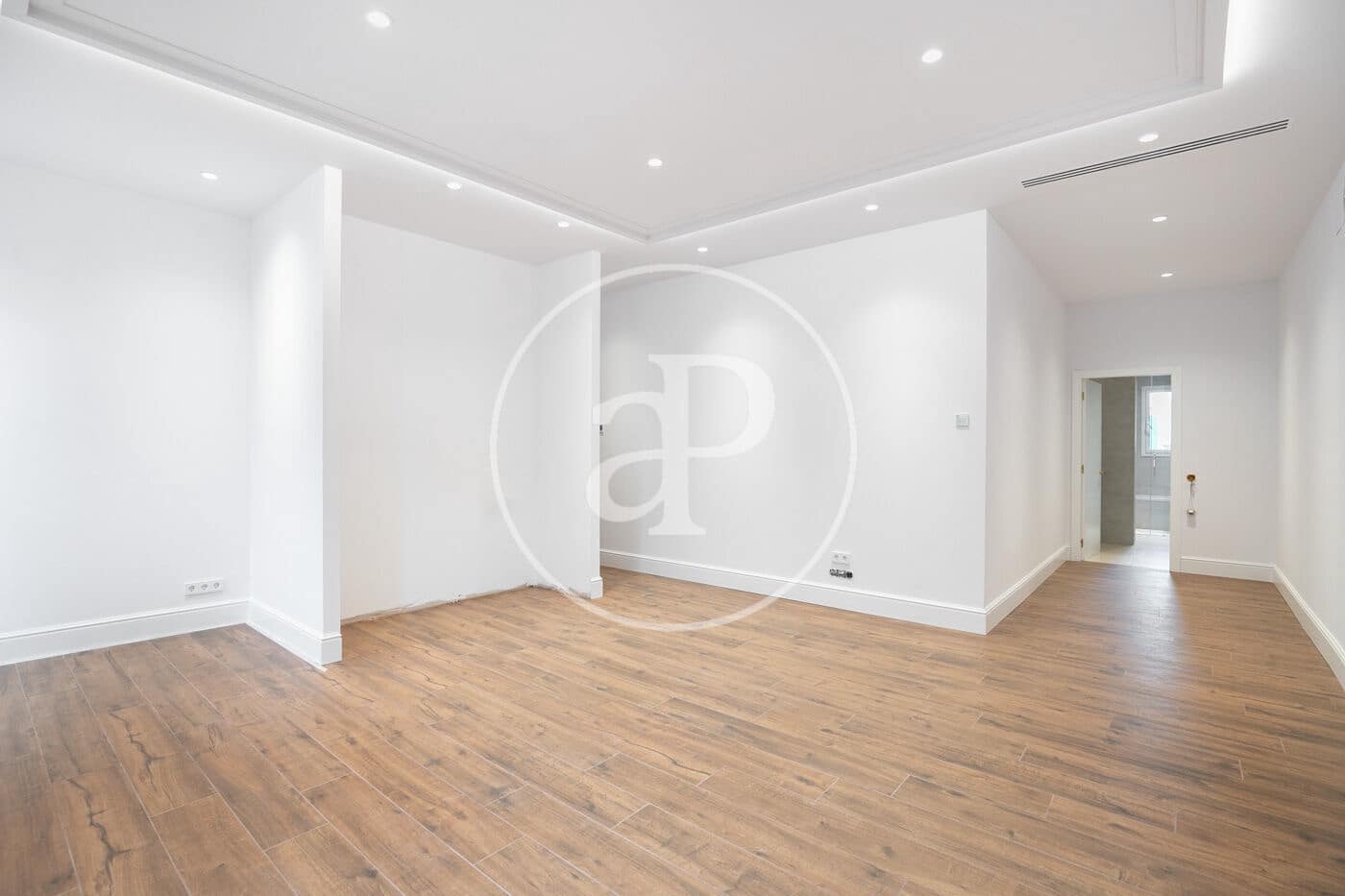 7 soveværelse Lejlighed til leje i Barcelona by - € 8.000 (Ref: 9379006)